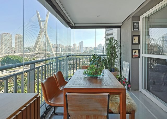 Varanda com vista para a Ponte Estaiada