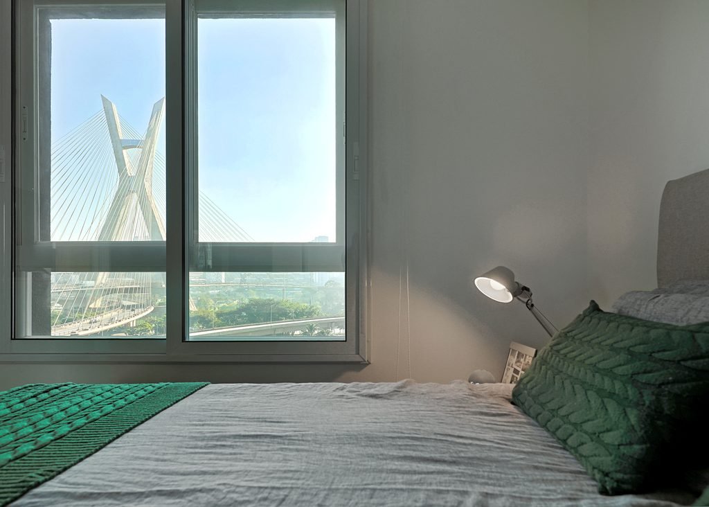 Suíte com vista para a Ponte Estaiada